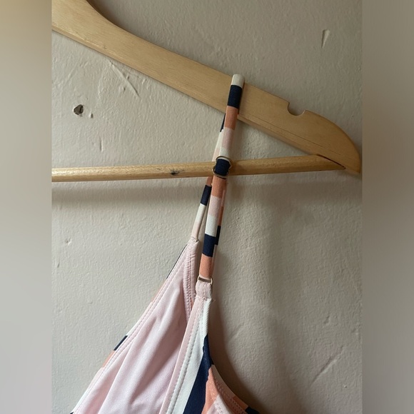 Carve Designs Villa One Piece Swimsuit Size Large Excellent Striped Pink Navy - Picture 6 of 9